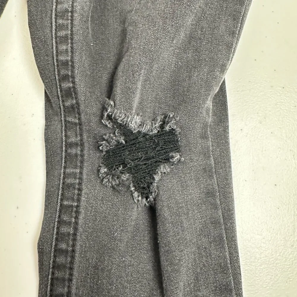 EUC Seven7 Women's Distressed Black Tummyless High Rise Skinny Jeans - Size 6 - Picture 6 of 10